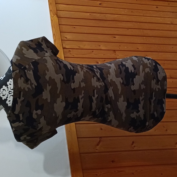 ⭐️Camouflage top⭐️3 items for $10.00 bundle items to get the deal!⭐️ - Picture 4 of 5